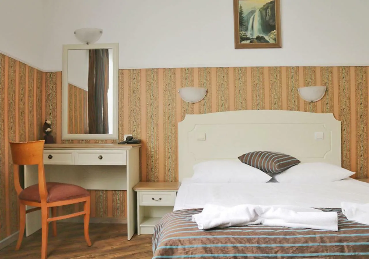 Green Hotel Alexander Palace location